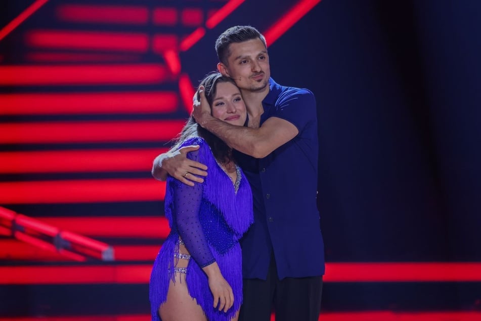 Für Bianca "Bibi" Heinicke (33) und ihren Tanzpartner Zsolt Sándor Cseke (38) riefen nicht genügend Zuschauer an: Ihre "Let's Dance"-Reise ist beendet.