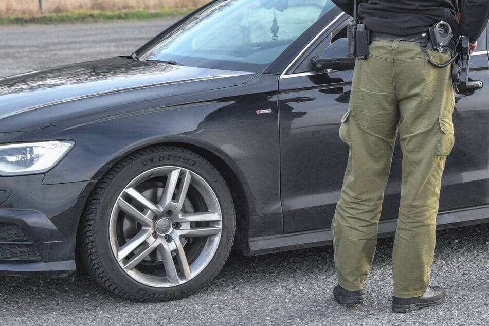 Eine routinemäßige Fahrzeugkontrolle hat sich in Berlin als ein größerer Einsatz entpuppt. (Symbolfoto)