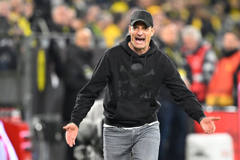 St. Paulis Trainer Alexander Blessin (52) haderte mit den Schiedsrichterentscheidungen.