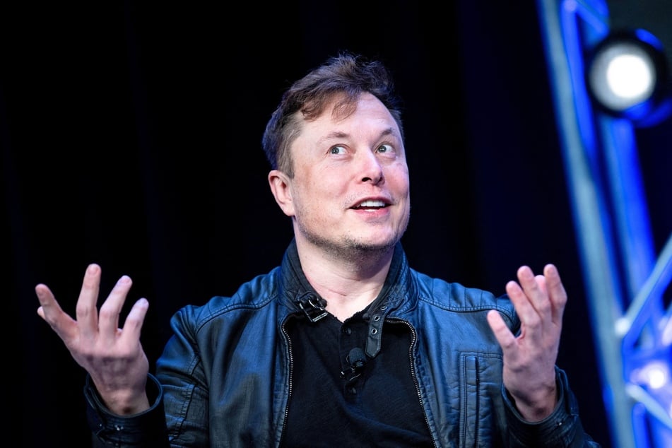 In a recent social media post, Elon Musk revealed his plans to "retrain" Grok, his artificial intelligence, from sharing "garbage."