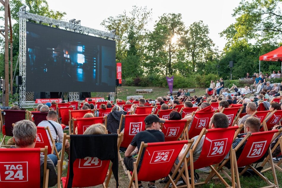 Auf einer großen Leinwand konnten die Filme verfolgt werden.