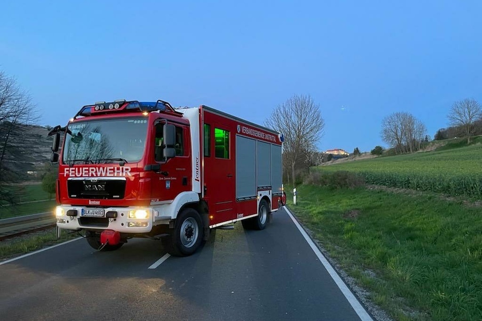 Bei einem Unfall am Samstagabend im Burgenlandkreis ist ein 63 Jahre alter Autofahrer ums Leben gekommen.
