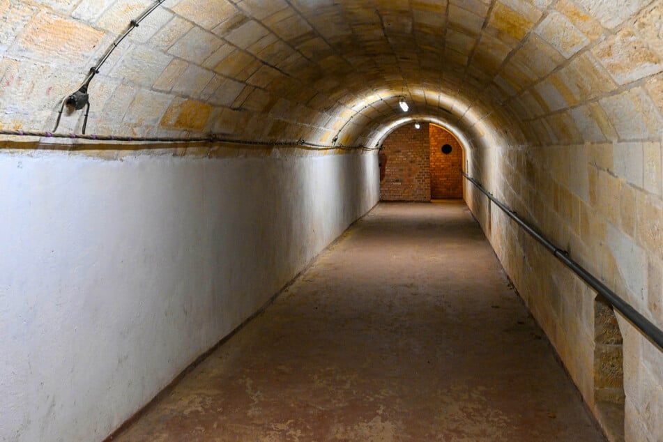 Neben dem unterirdischen Lazarett gibt es auch einen Atombunker auf der Festung.