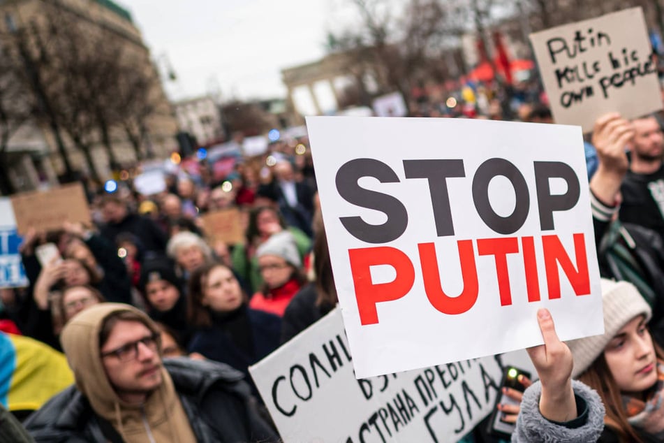 Anti-Putin-Demo in Berlin: Tausende Menschen auf den Straßen erwartet