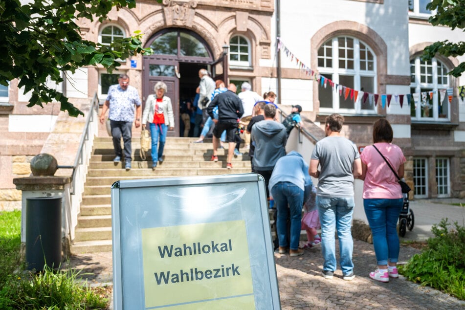 Die Wahllokale sind gut besucht.