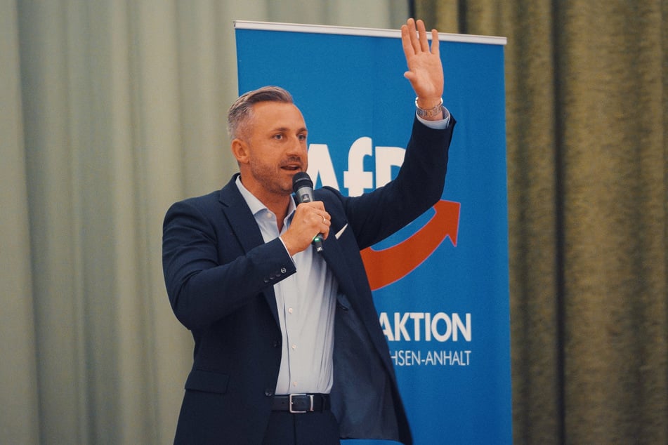 Auch AfD-Spitzenkandidat Ulrich Siegmund (35) kommt in der Reportage zu Wort, spricht unter anderem zum Thema Wirtschaft sowie den rechtsextremen Verstrickungen einiger Parteikollegen.