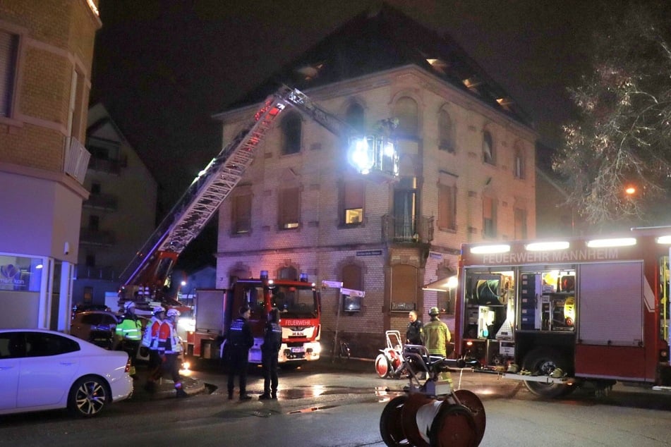 Die Feuerwehr startete rasch mit dem Löscheinsatz.