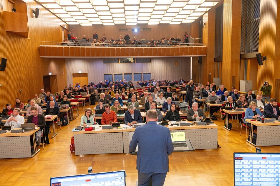 Rotstift-Haushalt und DVB-Kahlschlag sind am Mittwoch Thema im Stadtrat.