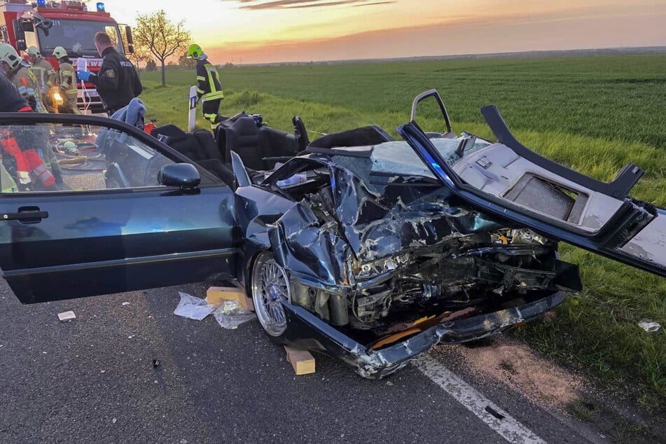 Das Dach des Volkswagens wurde aufgeschnitten.