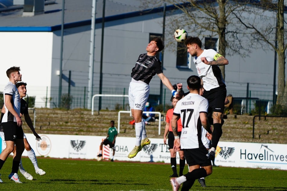Jonas Marx fing wieder für den verletzten Dejan Bozic im Sturmzentrum an.