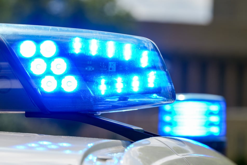 Dresden: Autofahrer bedroht Passanten mit Waffe: Vier Streifen mit verstärktem Schutz nach Prohlis alarmiert
