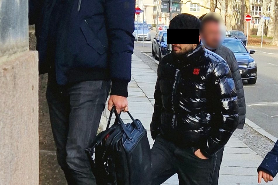 Bilal A. (19) auf dem Weg ins Gericht. Kurz darauf wurde er zu dreieinhalb Jahren Haft verurteilt.