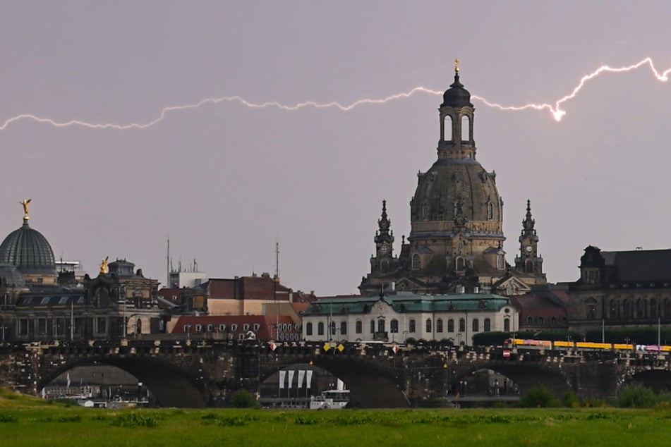 Nach Hitze-Samstag in Sachsen: Schon am Sonntag ziehen Gewitter und Starkregen auf