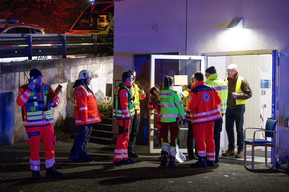 Ein Feuer in einem Krankenhaus in Neustadt bei Coburg hat einen Großeinsatz ausgelöst.