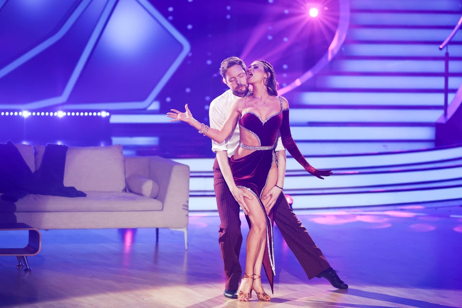 Neben "Wer wird Millionär" nahm der Comedian 2022 auch an der RTL-Show "Let's Dance" teil. Gemeinsam mit Ekaterina Leonova (39) erreichte er den sechsten Platz.