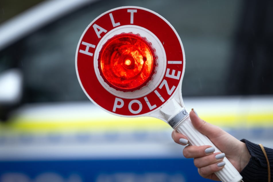 Die Polizei wurde eher durch Zufall auf den verdächtigen Wagen und die beiden Männer aufmerksam. (Symbolbild)
