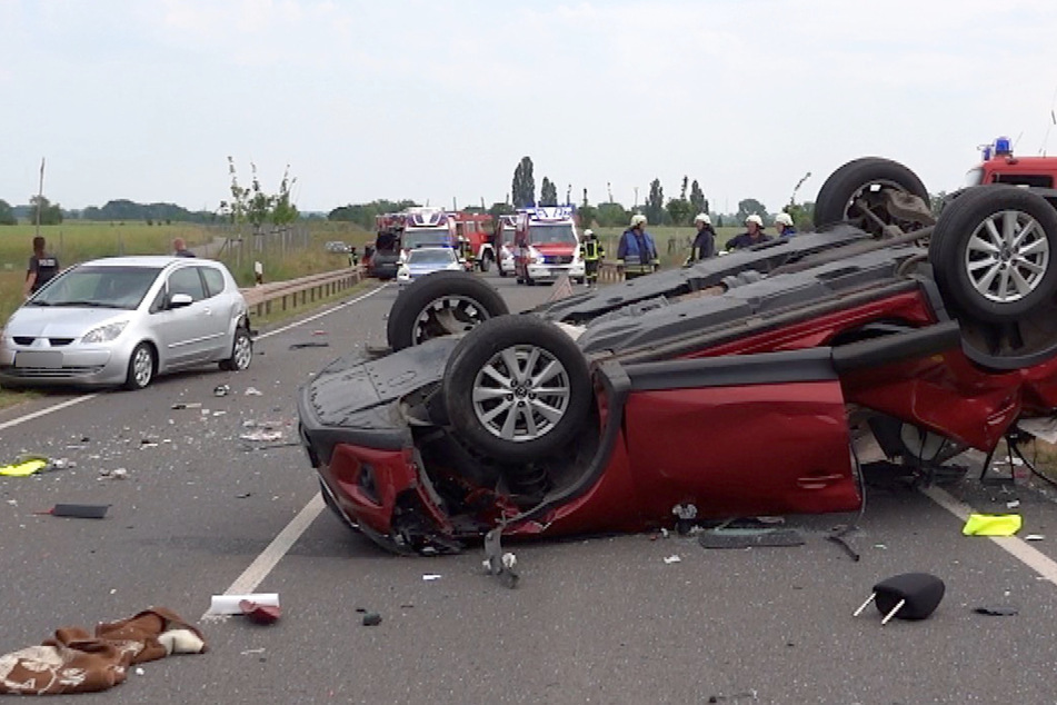 Zwei der beteiligten Autos überschlugen sich.