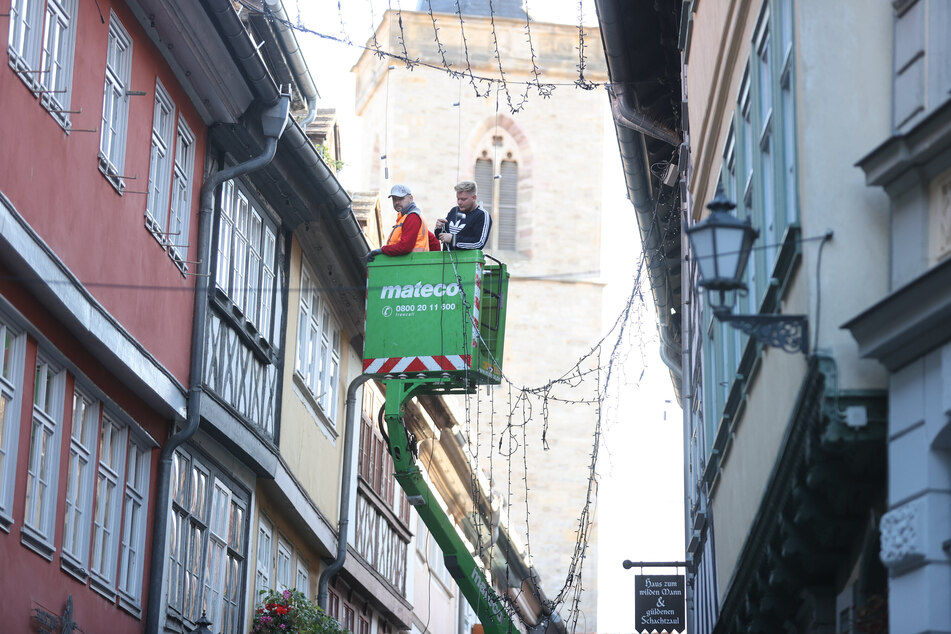 In Erfurt hat die Vorbereitung auf die Weihnachtszeit begonnen.