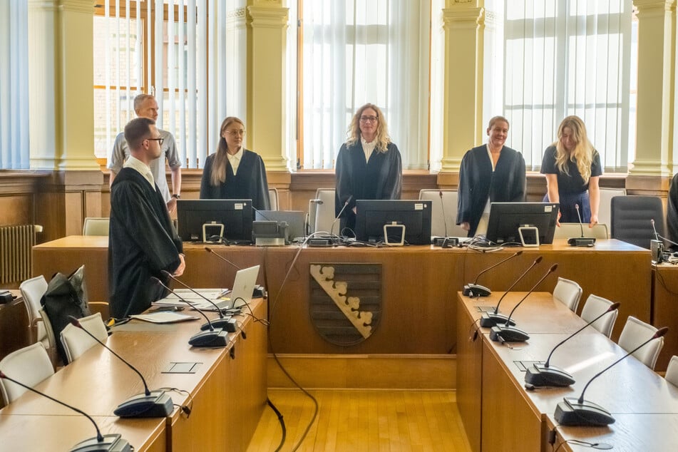 Das Schöffengericht um Richterin Antje Schiller beim Prozessauftakt am Freitag.