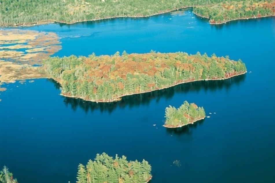 Die Insel gehört zu den sogenannten "Back Lake Islands" in der kanadischen Provinz Nova Scotia.