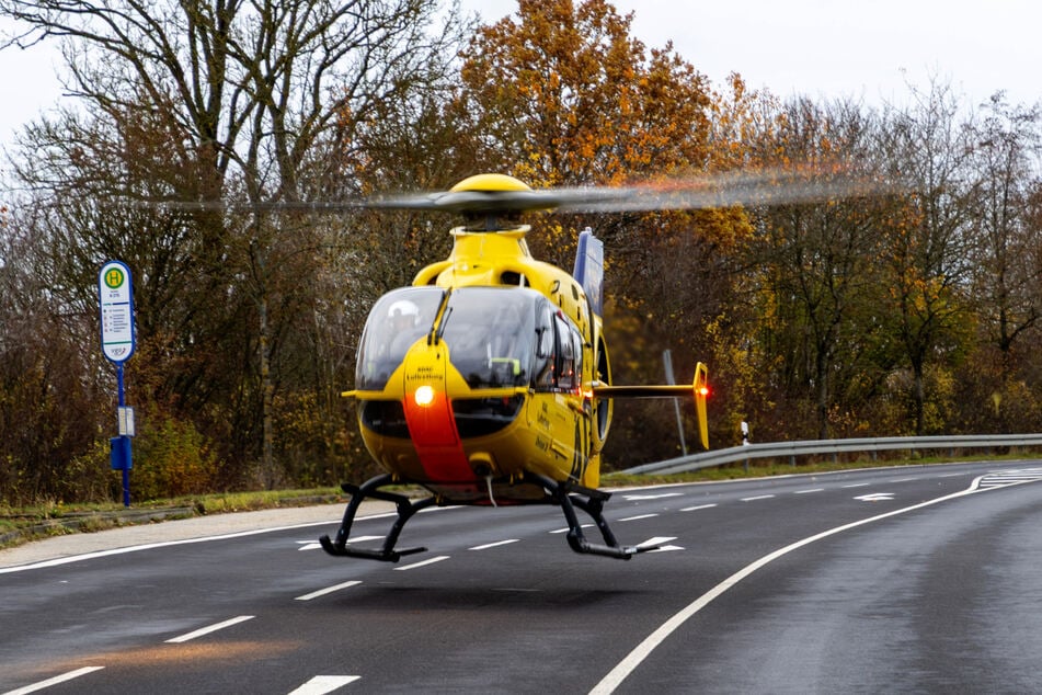 Ein Rettungshubschrauber brachte die schwer verletzte 81-Jährige ins Krankenhaus.