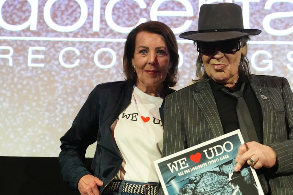 Besonderes Geschenk zum 80. Geburtstag! Udo Lindenberg von 24 Künstlern geehrt