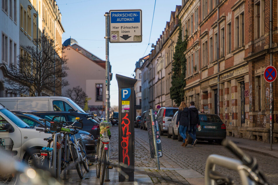 Das Parken in Dresden könnte für Anwohner teurer werden.