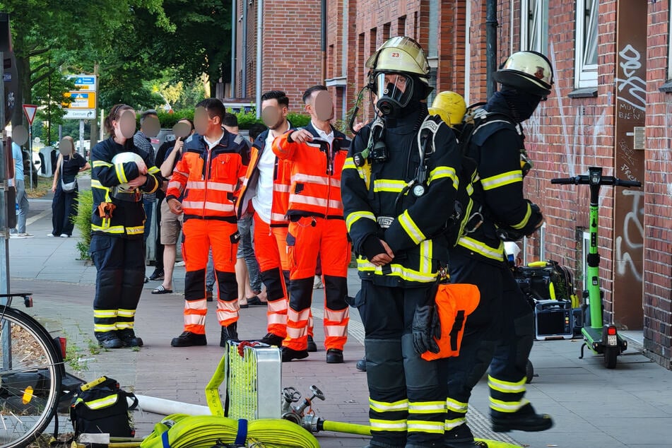 Die Feuerwehr rückte am Dienstagabend zu einem Einsatz im Grevenweg in Hamburg-Borgfelde aus.