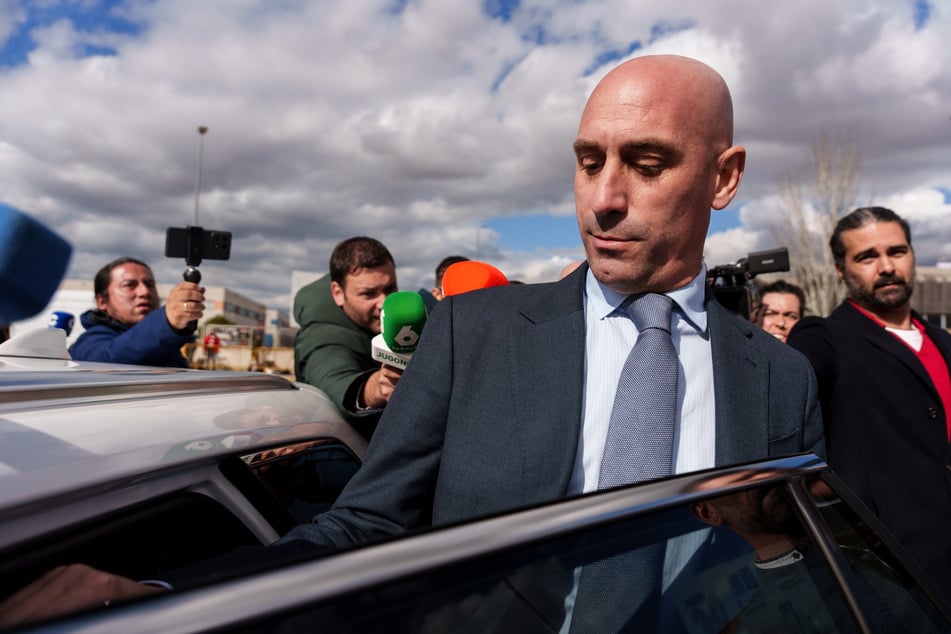 Luis Rubiales (47) muss für seinen sexuellen Übergriff nach dem Frauen-WM-Finale 2023 eine Geldstrafe zahlen.