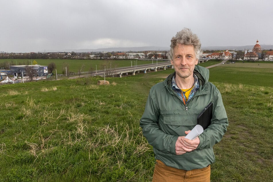 Grünen-Stadtrat Torsten Schulze (53) setzt sich für Freiflächen für Kreative ein. Denkbar etwa die Flutrinne im Ostragehege.