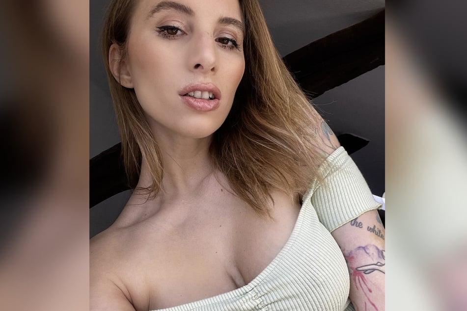 Hanna Secret posiert für ihre Follower auf Instagram.