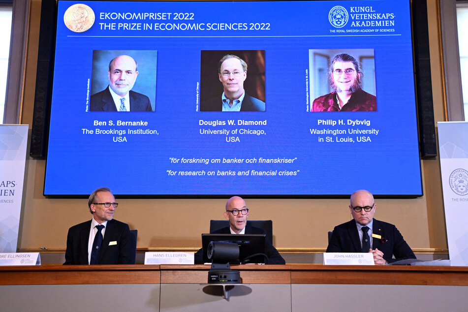 Pictured on the screen are Ben Bernanke, Douglas Diamond, and Philip Dybvig, joint-winners of the Nobel Prize in Economic Sciences.