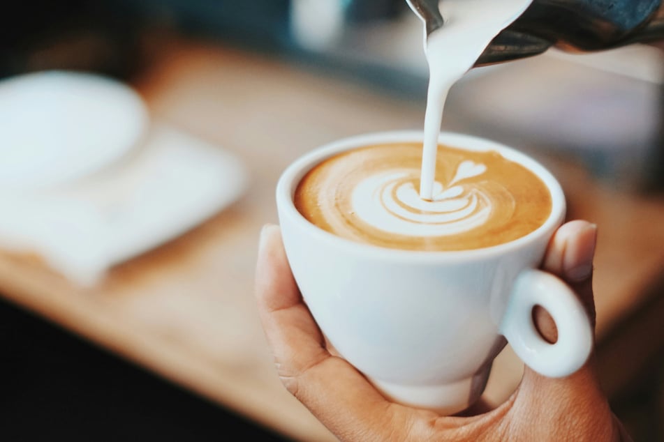 Die Tasse Kaffee wird teurer. (Archivbild)