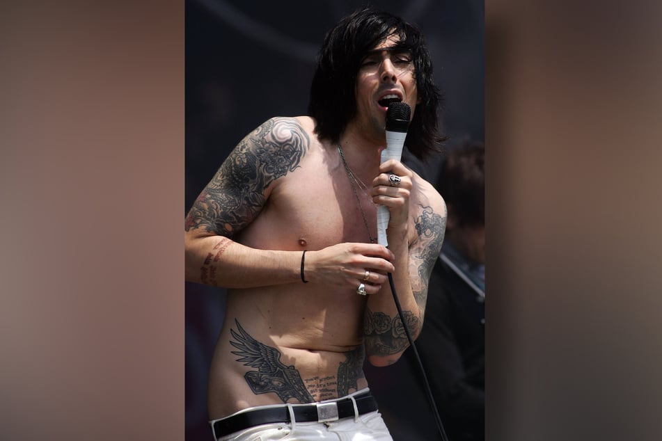Ian Watkins wurde von Millionen Teenager angehimmelt. Nun ist der Pädorocker tot.