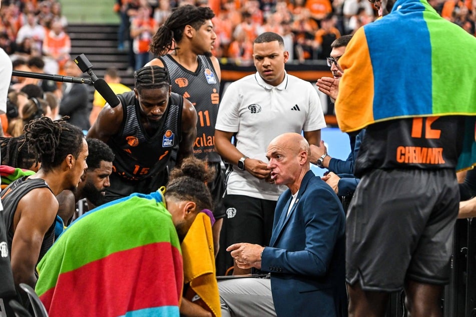 Coach Rodrigo Pastore (53) versuchte, seine Spieler zu motivieren.