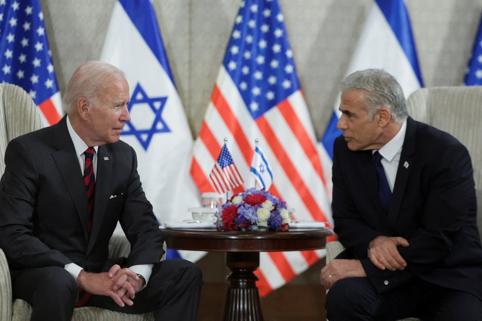 US President Joe Biden (l.) and Israeli Prime Minister Yair Lapid participate in a bilateral meeting in Jerusalem.