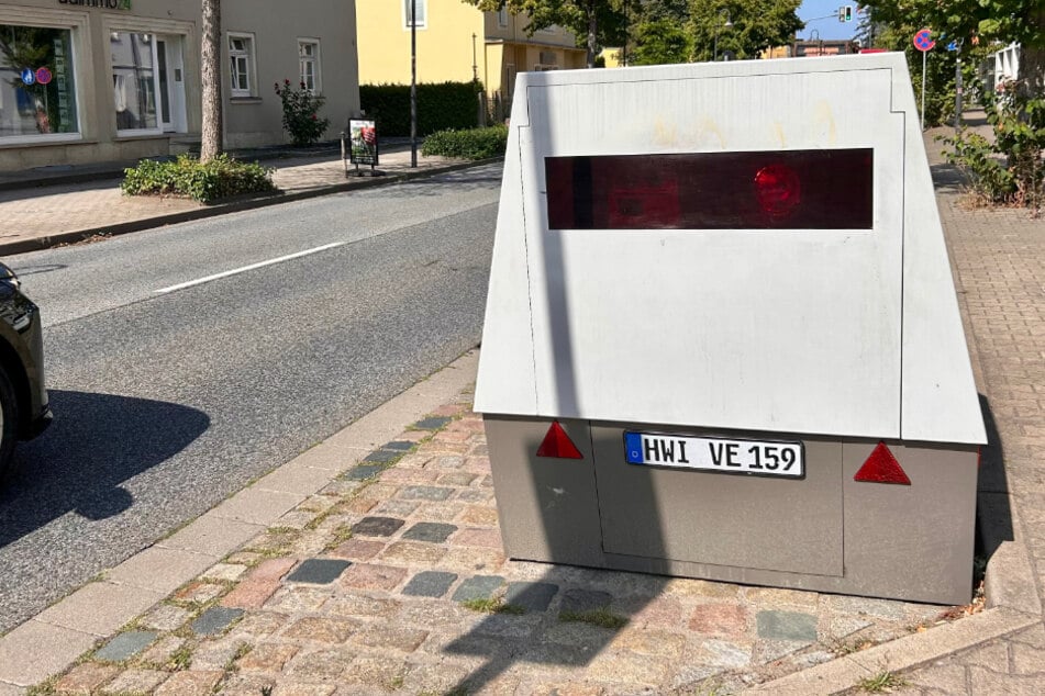 Dieser Superblitzer weilt gerade in Cossebaude auf der Dresdner Straße.