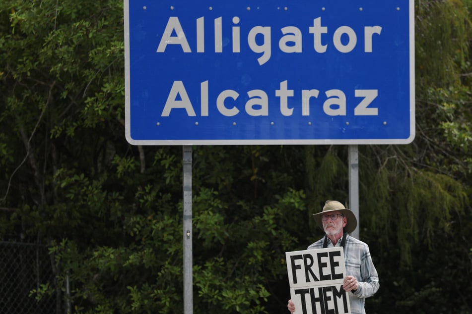 The Trump administration's controversial migrant detention in Florida can remain open for now, an appeals court has ruled.