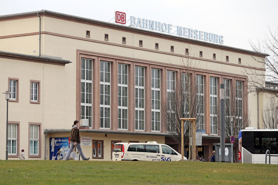 Als die Polizisten den Namen des Mannes in ihrem Informationssystem eingaben, stießen sie auf einen Untersuchungshaftbefehl der Staatsanwaltschaft. (Symbolbild)