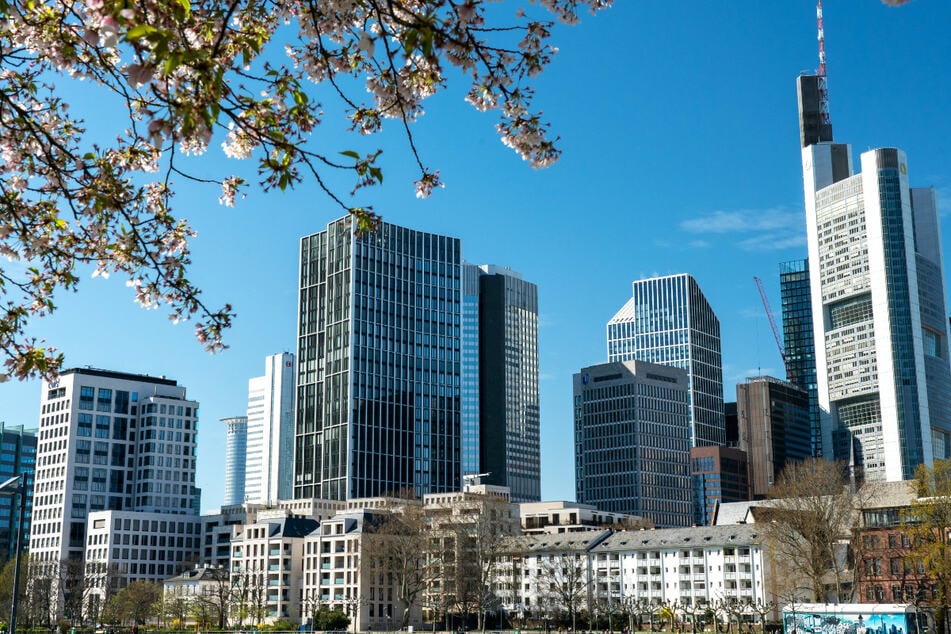 Am Sonntag hat das große Hochdruckgebiet über Europa Frankfurt und Hessen wieder im Griff. (Archivbild)