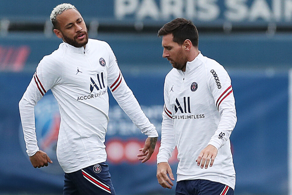 Doch kein MNM? Neymar (29, l.) und Lionel Messi (34, r.) gehen möglicherweise in der aktuellen Spielzeit ohne Kylian Mbappé auf Torejagd.