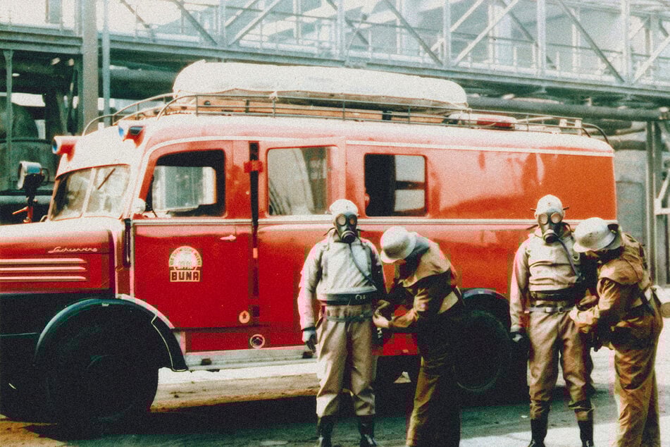 Die Feuerwehr traf kurz nach dem Unglück in Buna ein, barg am Ende fünf tote Menschen aus den Trümmern. (Archivbild)