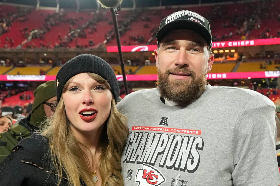 Travis Kelce (r.) is reportedly planning to play with Kansas City Chiefs again next season, despite swirling retirement rumors.