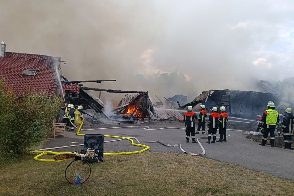 Das Feuer richtete in dem Gebäudekomplex einen enormen Schaden an.