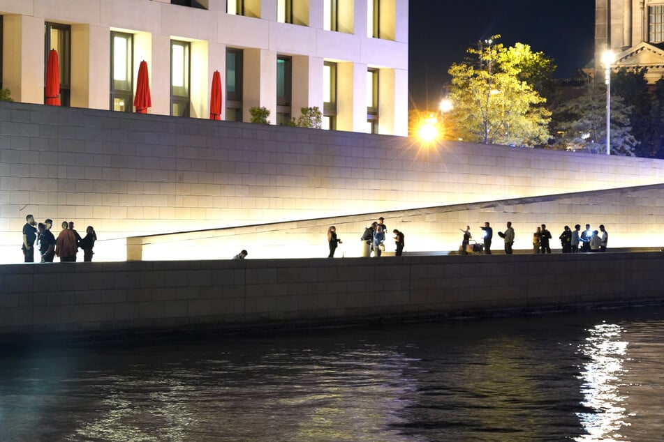 Ein 20-Jähriger ist nach einer Messer-Attacke am Freitagabend am Humboldt Forum in Berlin gestorben.