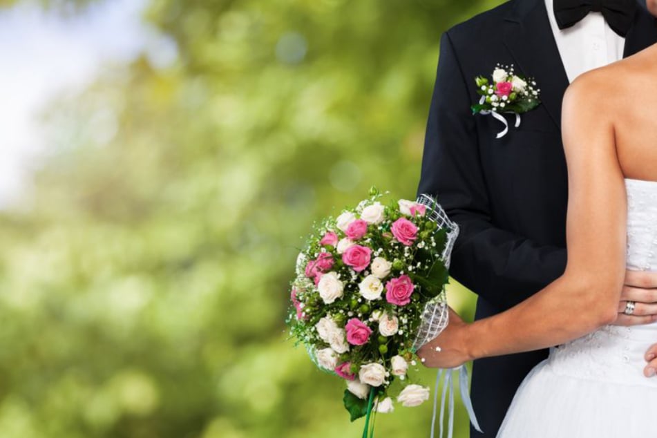 Braut macht Bräutigam auf Hochzeit herzzerreißendes Geschenk