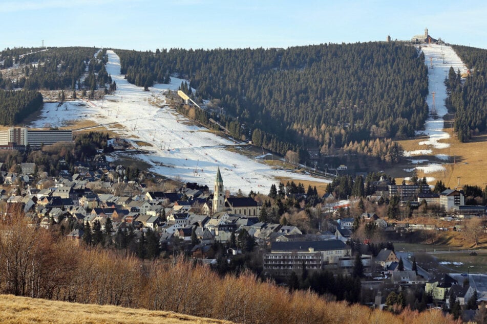 Nur noch wenig Naturschnee: Oberwiesenthal ist mit 914 Metern über Normalnull die höchstgelegene Stadt Deutschlands.
