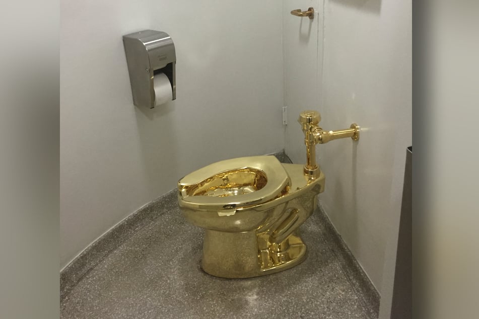 Die goldene Toilette ist ein Vermögen wert.