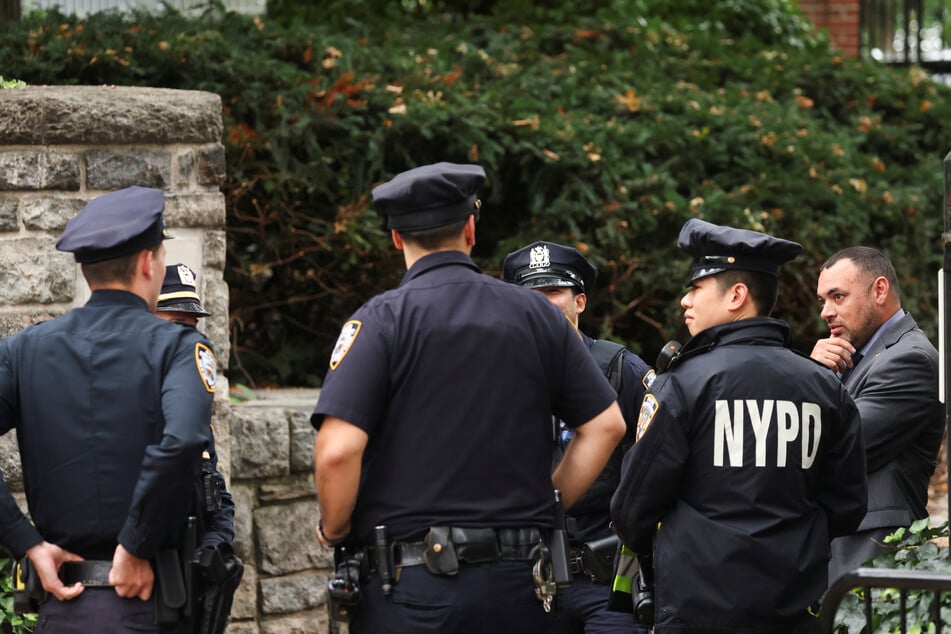 Federal agents and police officers participated in a raid on New York Mayor Eric Adams' residence early on Thursday morning.