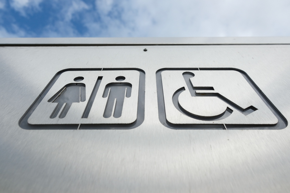 In Hamburg soll es mehr Toiletten geben, die auch für schwerbehinderte Mitbürger geeignet sind.